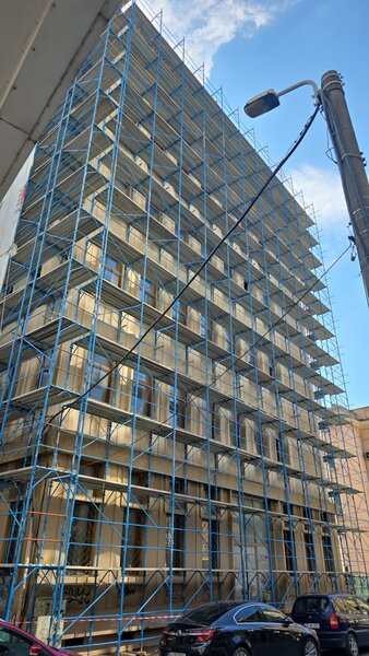 Schela metalica de fatada